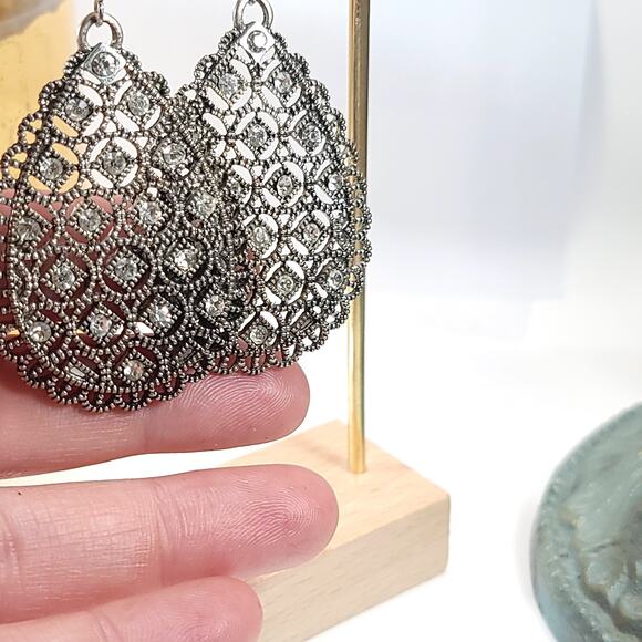 Vintage Silver-Toned Teardrop Earrings with Sparkling Crystals, Elegant Jewelry - Picture 1 of 10